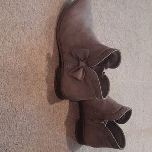 SO Taupe Suede Bow-Detail Ankle Booties Girls Size 6M